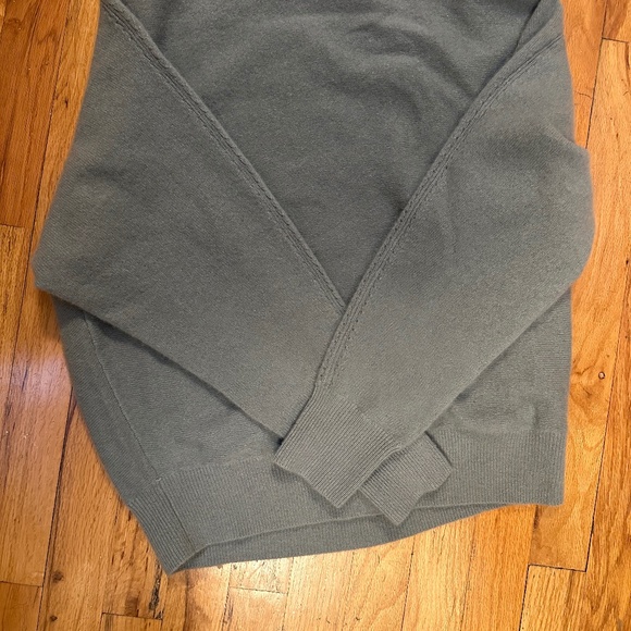 White and Warren Cashmere Sweater - Picture 1 of 5